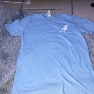 Brand: GILDAN Size: Small Color: Light Blue